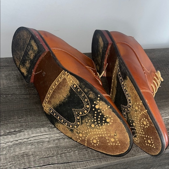 Classic Brown Leather Oxfords with Cap Toe and Lace-Up Closure - Picture 6 of 7